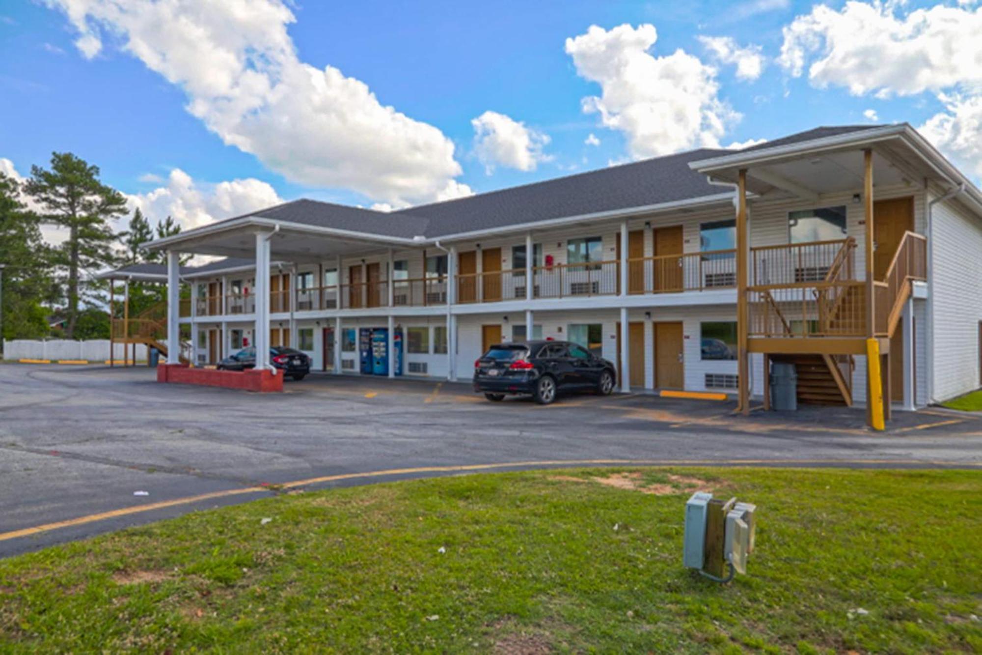 Economy Inn By Oyo Ashburn Exteriör bild
