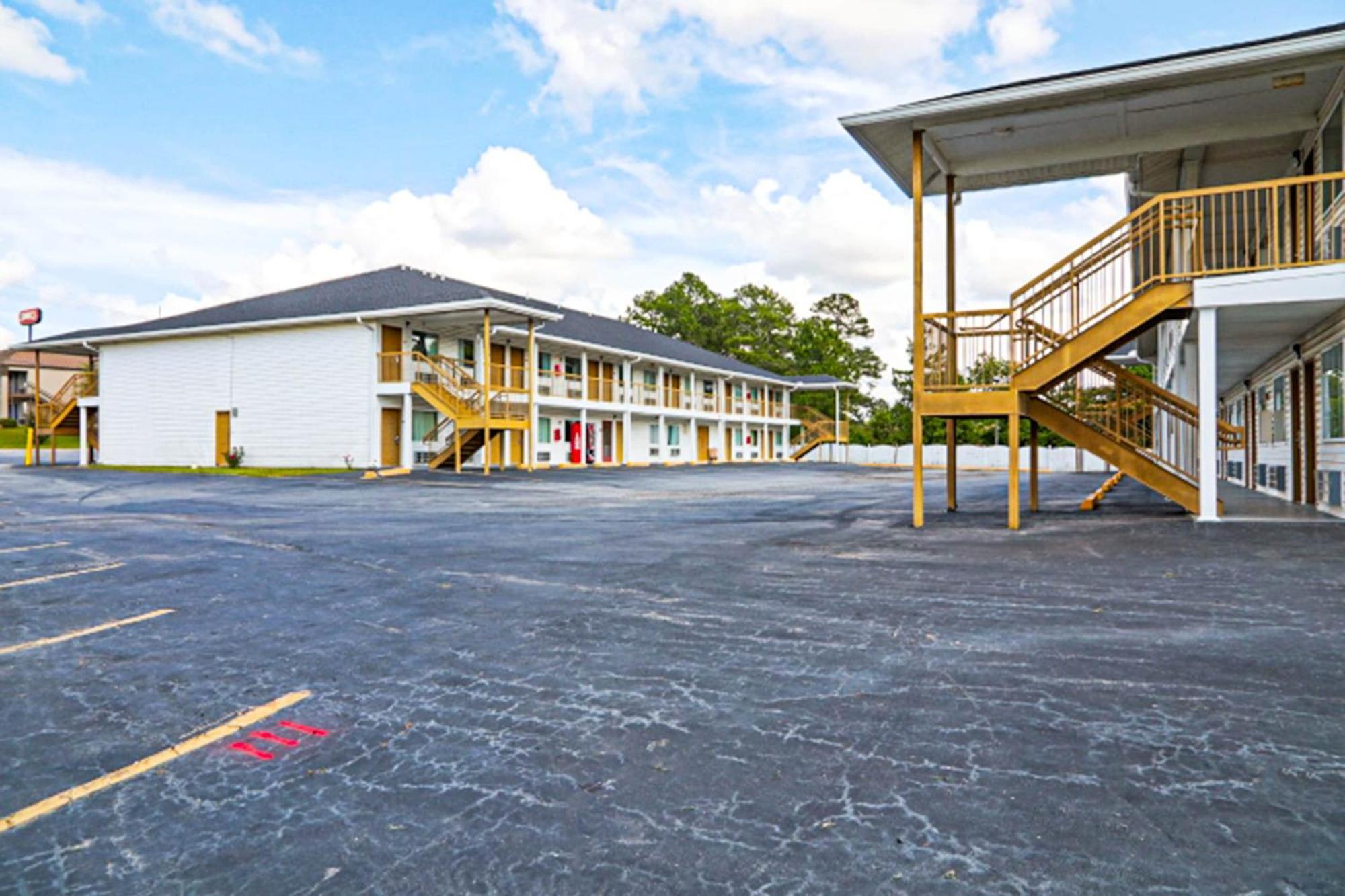 Economy Inn By Oyo Ashburn Exteriör bild